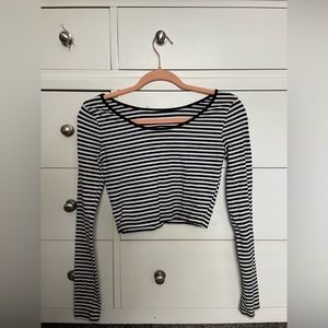 Long sleeve crop top